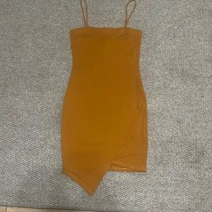 I am selling this brown cute tight dress. Brand: Mind code.